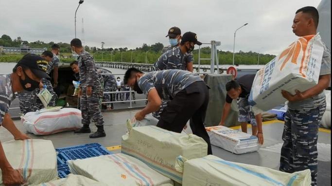 TNI AL Kirim KRI FTH-361 Angkut Bantuan Korban Gempa Sulbar