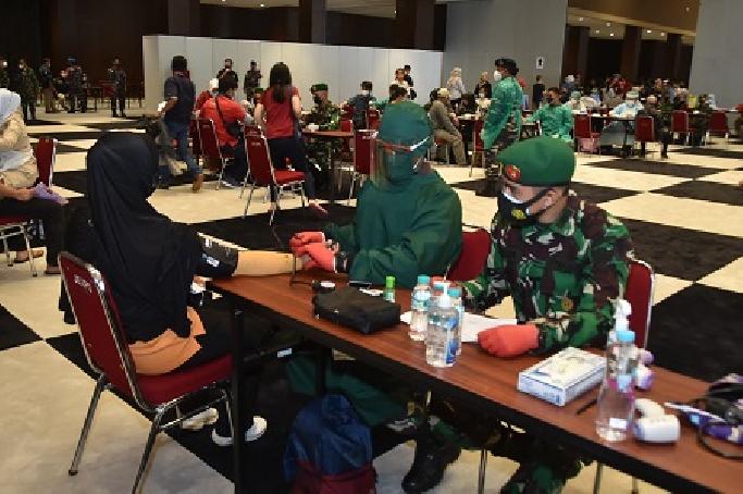 TNI Gencarkan Serbuan Nakes Dukung Akselerasi Vaksinasi dan PPKM Mikro